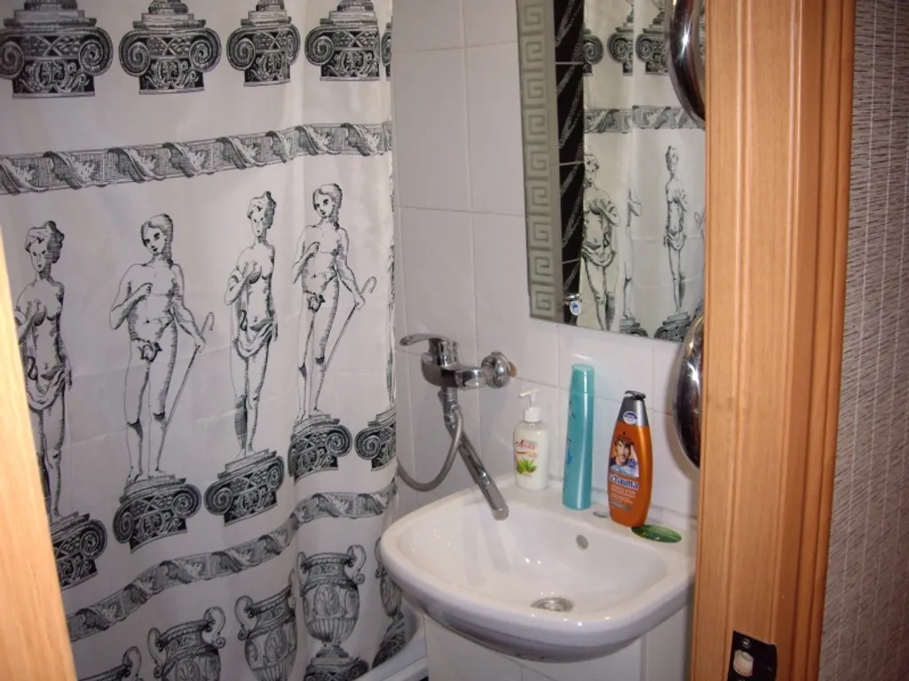 Трехкомнатная квартира в Старом Осколе возле Мед. Центра Поколение