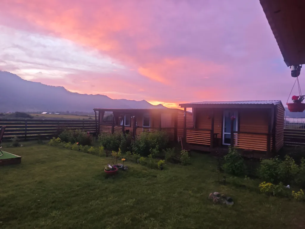 Домик с видом на горы