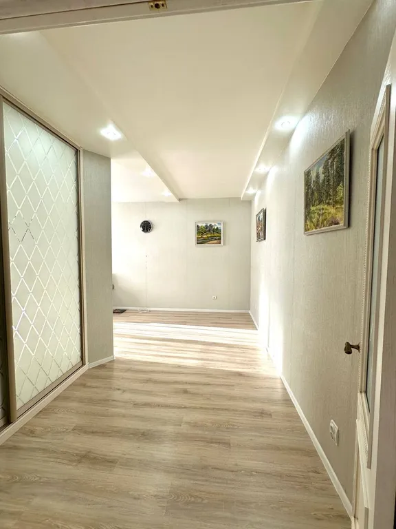 Евродвушка в центре с парковкой и джакузи, рядом ресторан Helga