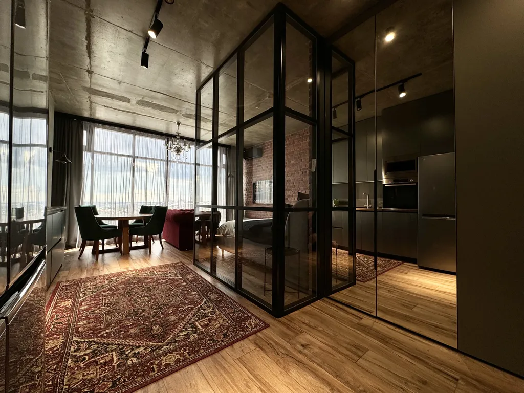 Дизайн-студия с видом на город