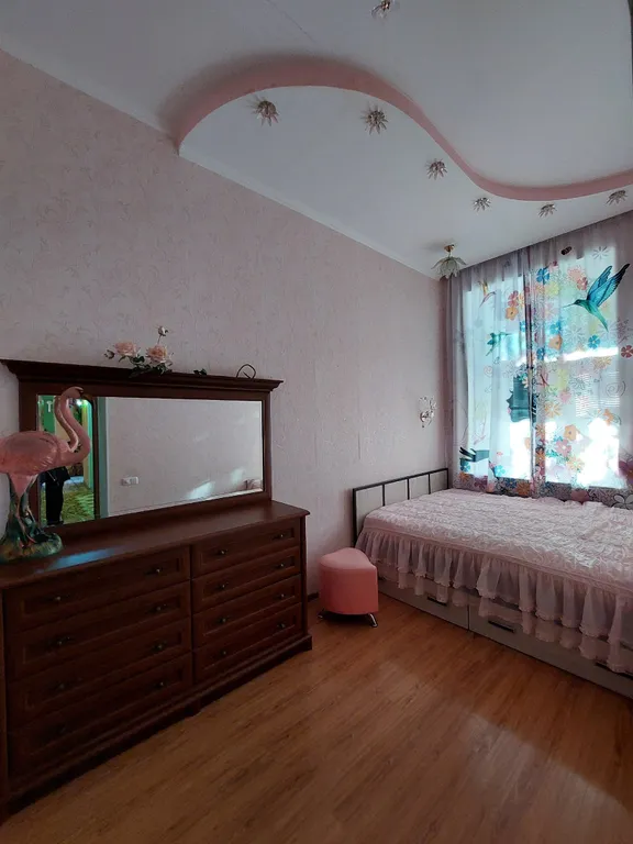 Отдельный дом с двором и беседкой, со всеми условиями