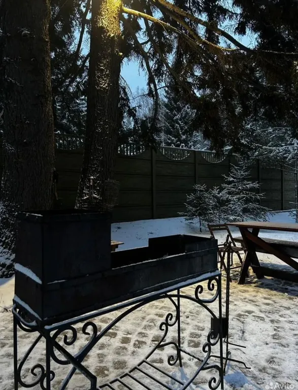 Коттедж с сауной на участке с хвойным лесом поблизости от Красноярска