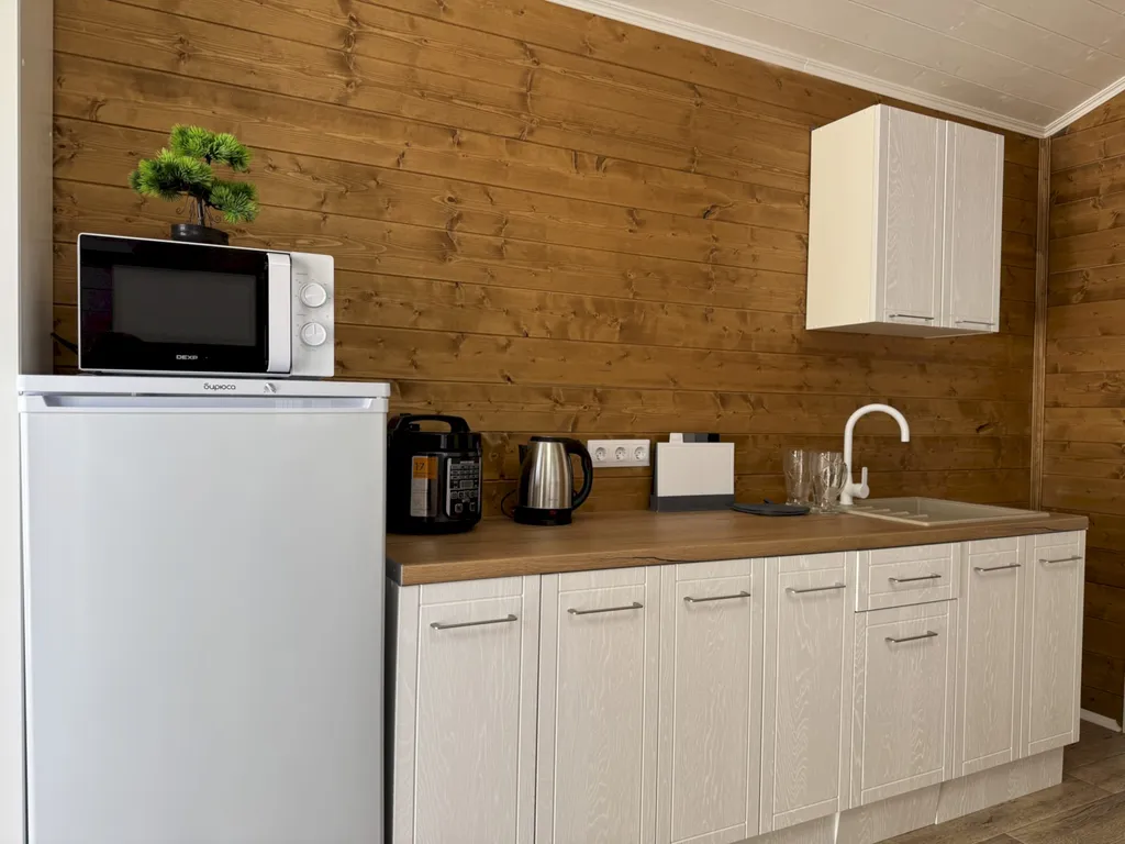 Коттедж Коттедж Деревянный Барнхаус с террасой и парковкой - 7 минут до моря — Геленджик