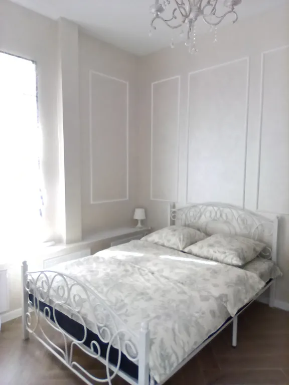 Студия в классическом стиле с видом на реку