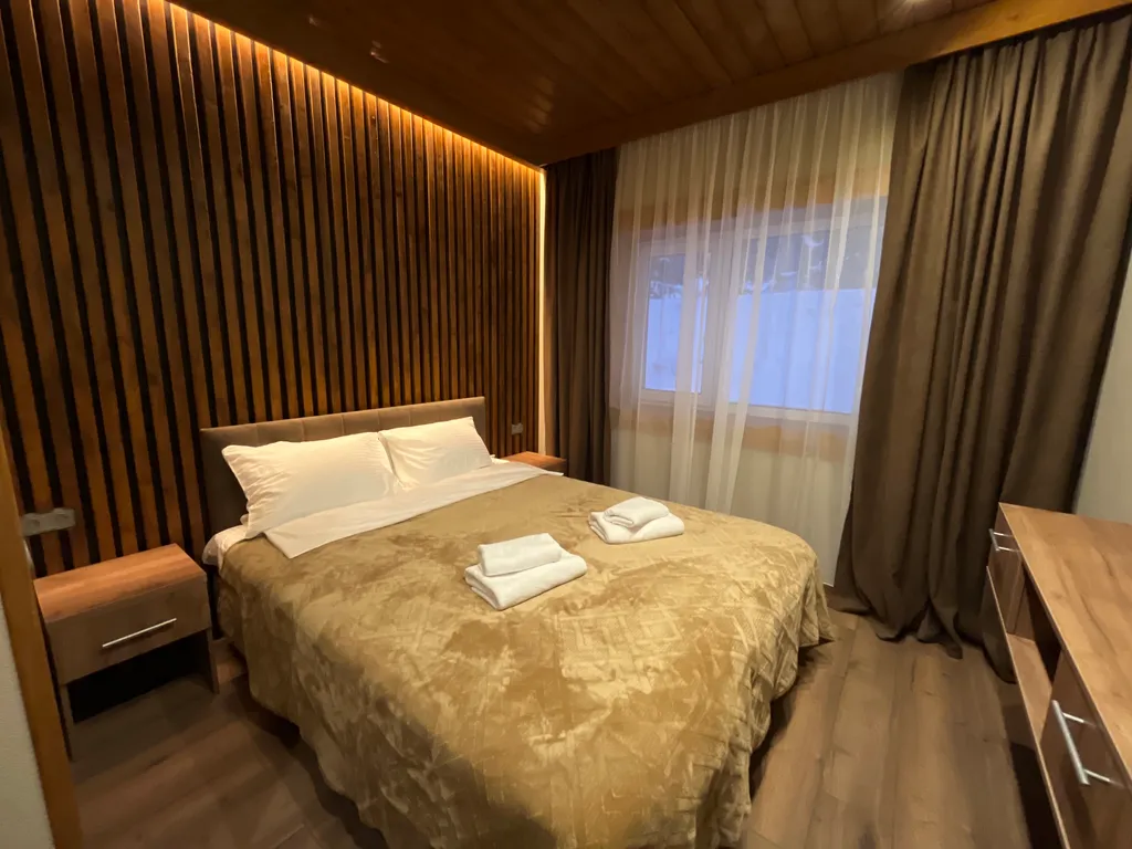 Дом на озере в Ahpoila Villas, коттедж с 4-мя спальнями Grand