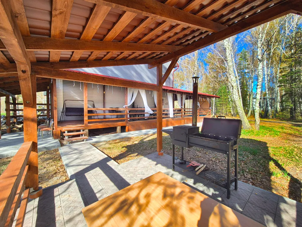 Дом с баней и бассейном