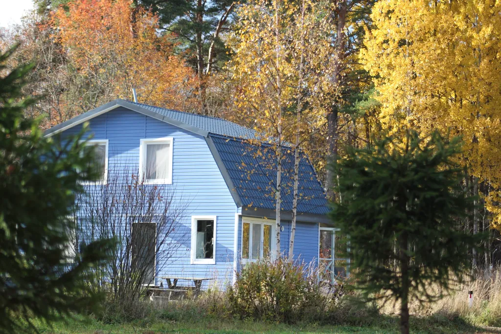 Коттедж Тёплый коттедж с баней на очень большой уединённой территории — Кротово