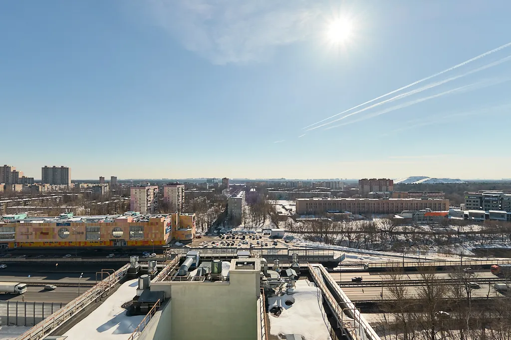 Студия с панорамным видом на город