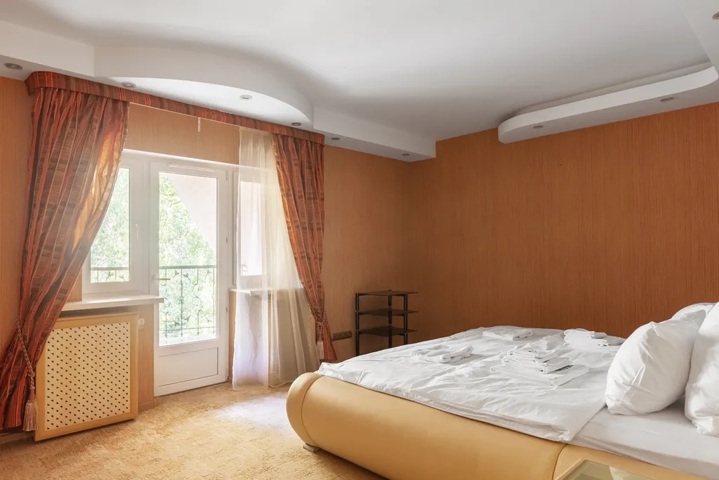 Загородный дом с бассейном, сауной и собственным лесом на участке