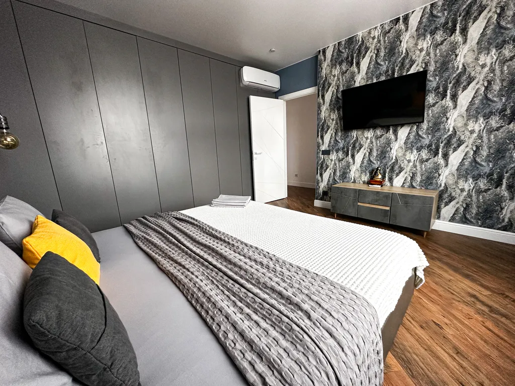 Geometry - просторная квартира с панорамным видом на реку в центре