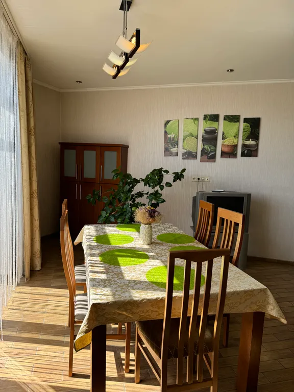 Большая 3-комнатная квартира в самом центре на площади