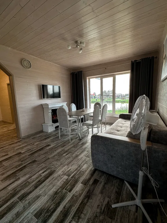 Уютный дом у озера