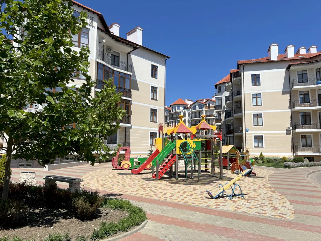 Квартира с балконом и видом на открытое море, Толстый мыс