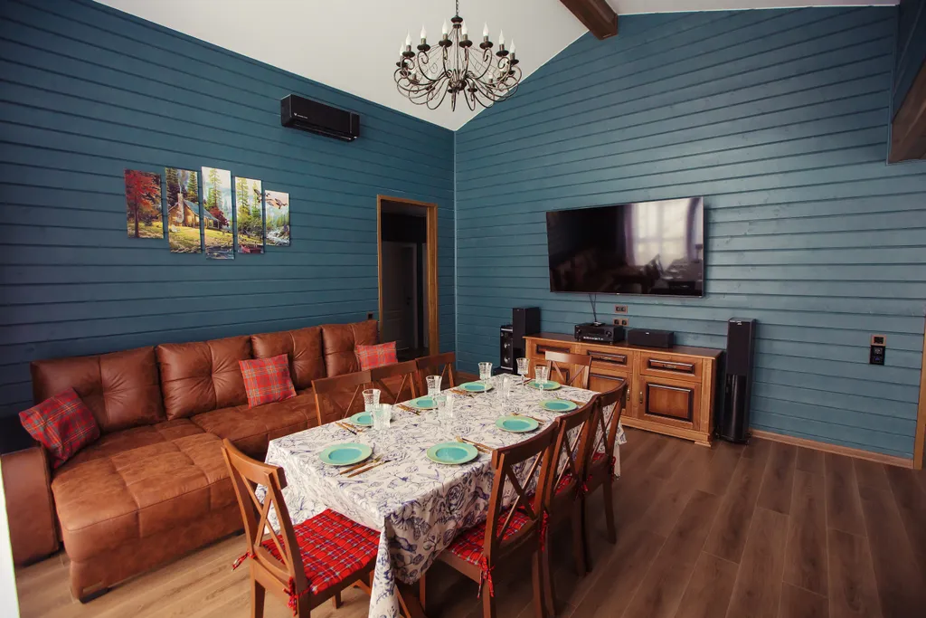 Большой панорамный коттедж в английском стиле с видом на озеро