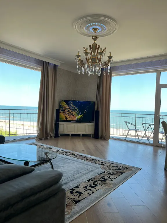 Квартира с панорамными окнами с видом на море — аренда посуточно в Махачкала