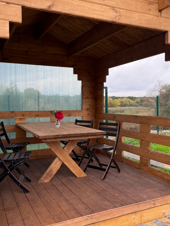 Дом на берегу реки с банным чаном