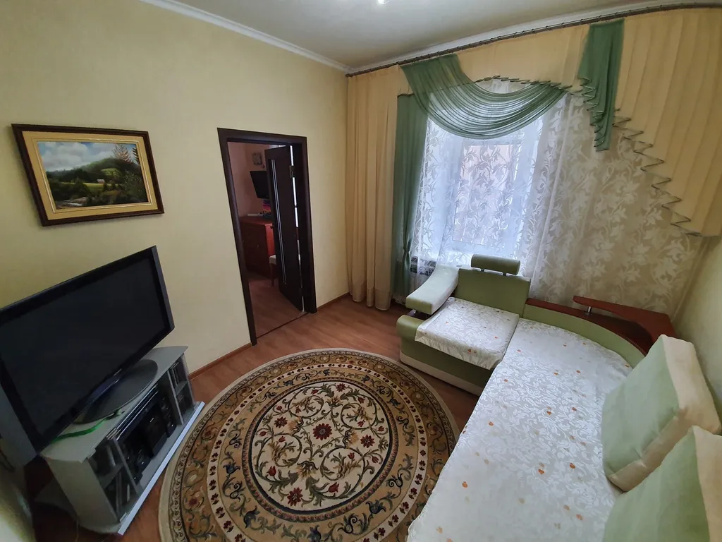 Двухкомнатный дом рядом с театральной площадью в евпатории