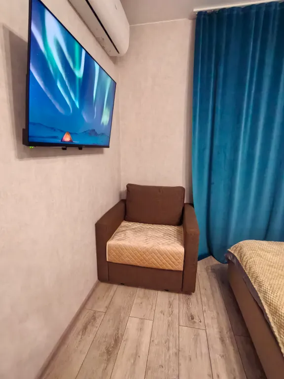 Студия с видом на город