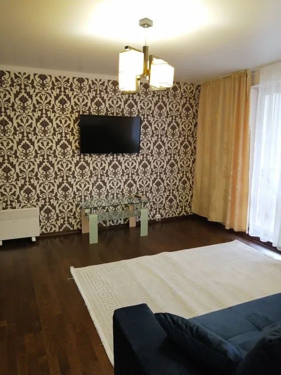 Двухкомнатная квартира в центре города, есть вся техника