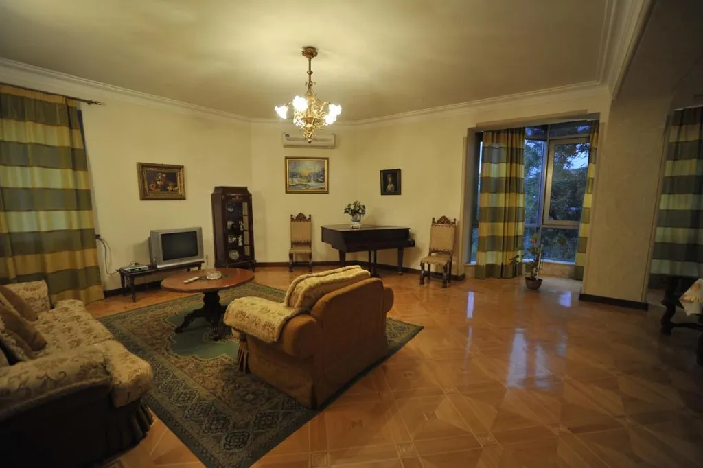 4-комнатная Квартира