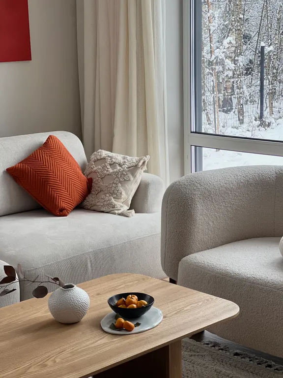 Новый стильный дом с зоной SPA, камином и красивым садом у леса