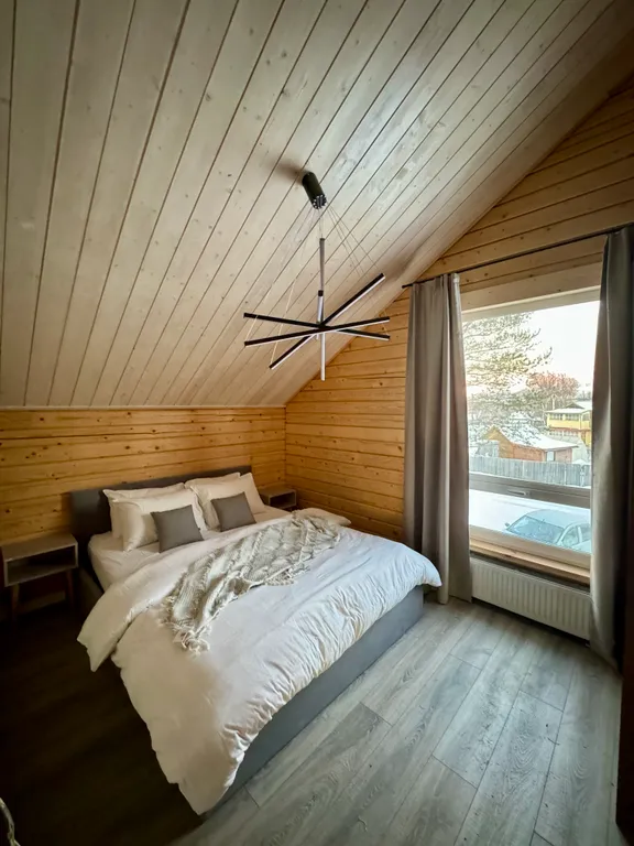 Коттедж в окружении леса десять минут на машине до южного склона