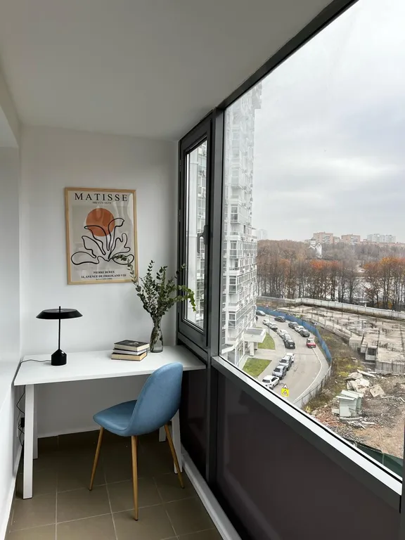 Современные апартаменты с живописным видом на канал и парк