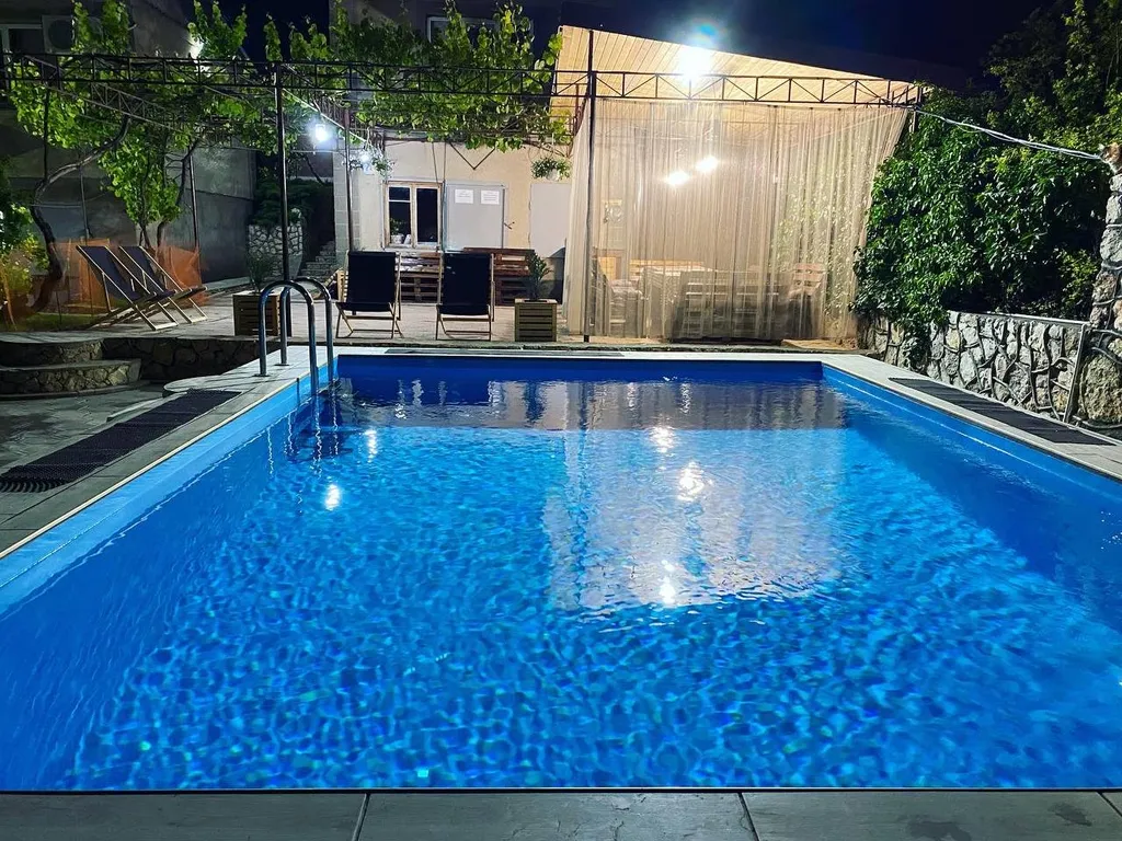 Дом с бассейном и новой баней рядом с лучшим песчаным пляжем в Орловке