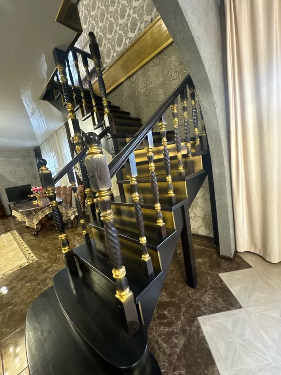 Большой и уютный дом в городе