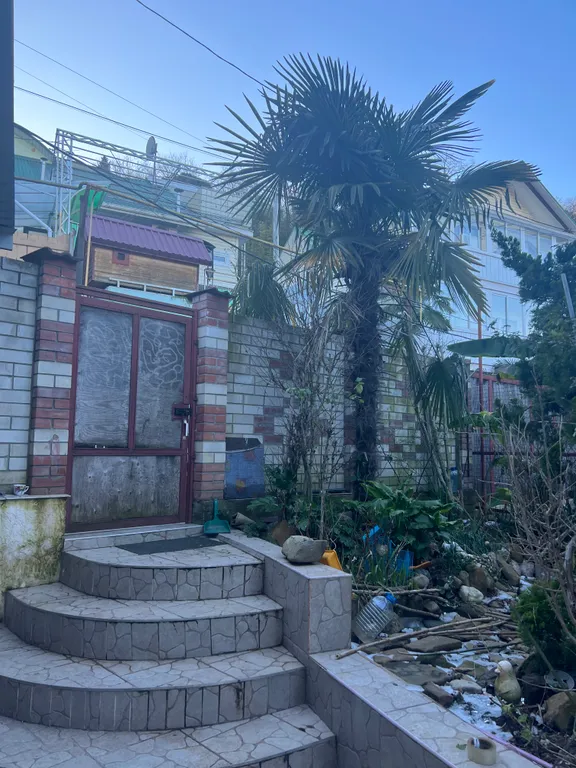 Коттедж Этаж в доме с тремя спальнями — Сочи