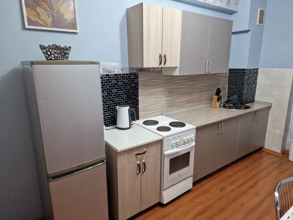 В новостройке на 11ом этаже с большой кухней и видом на плотину ГЭС!