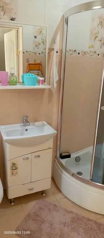 Жилой дом с внутренним двориком, рядом море