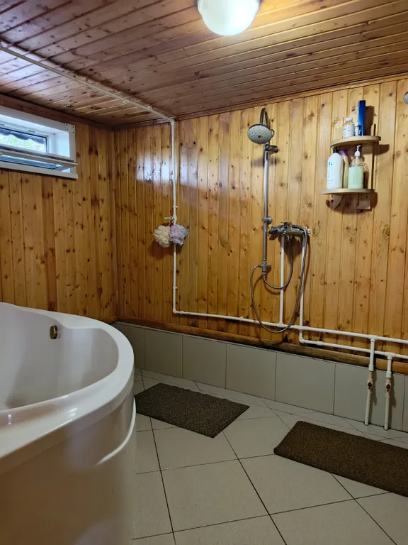 Дом коттедж в черте города