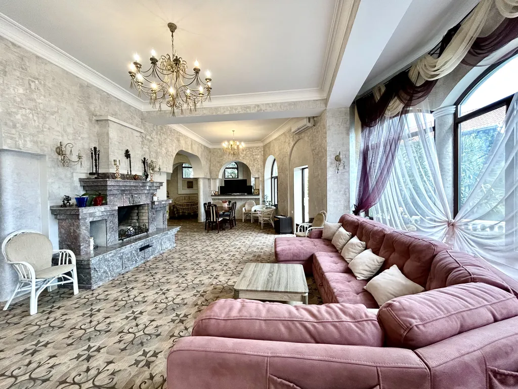 Вилла с бассейном и сауной в центре Ялты