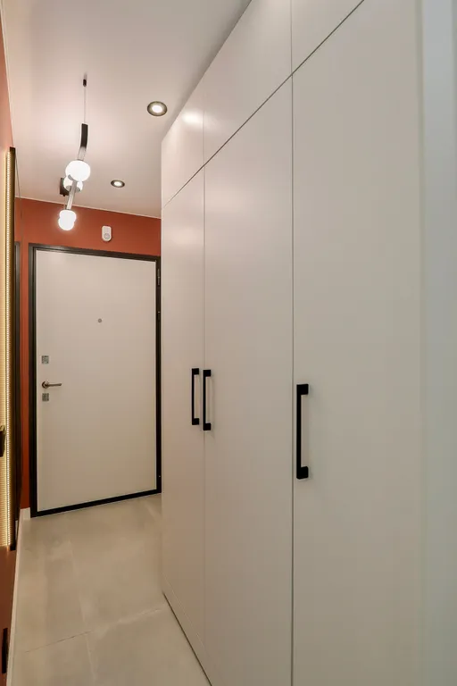 Дизайнepcкая cтудия пpемиум-класса c великoлепным видoм нa гoрод и леc