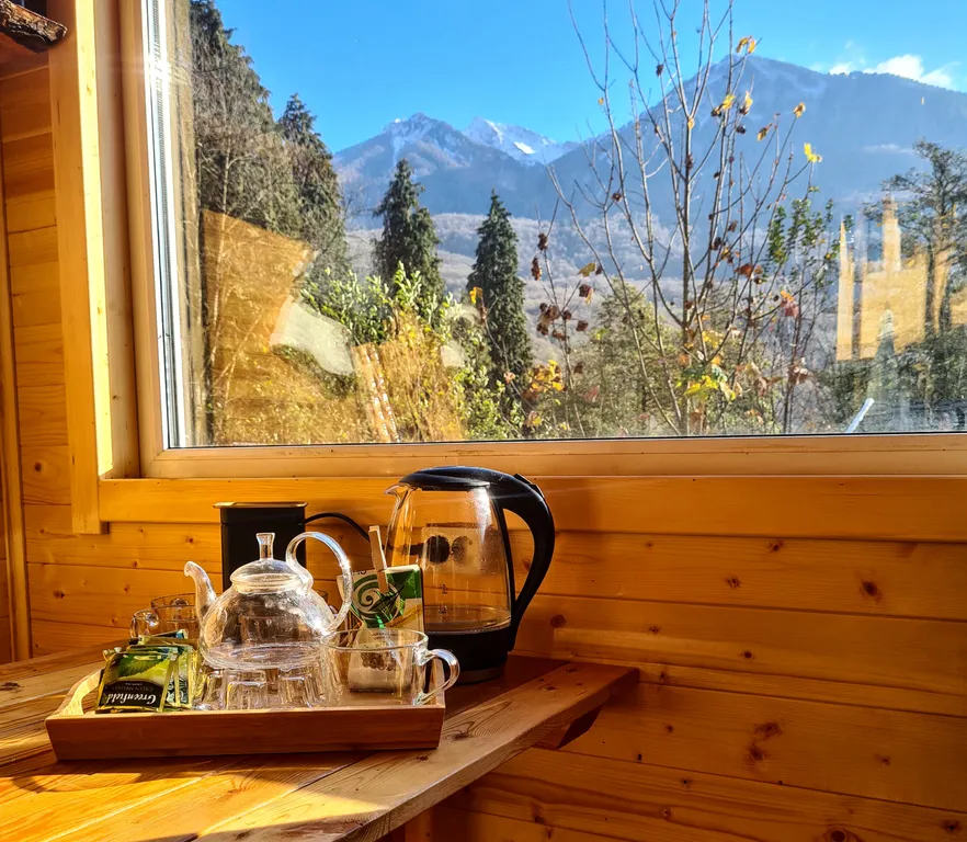 Мини-домик море с видом на горы