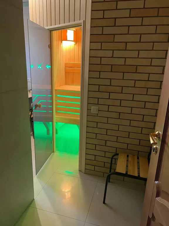 3-этажный уютный коттедж в тихом месте в пределах города