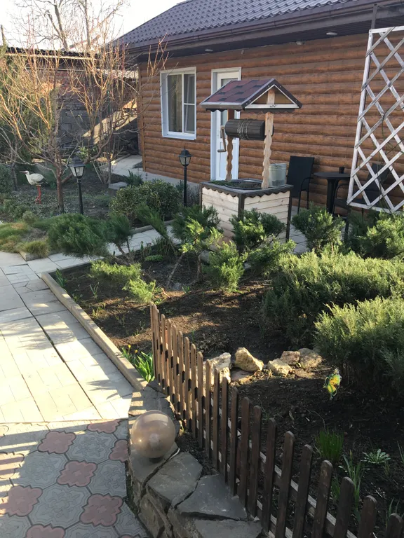 Домик с бассейном