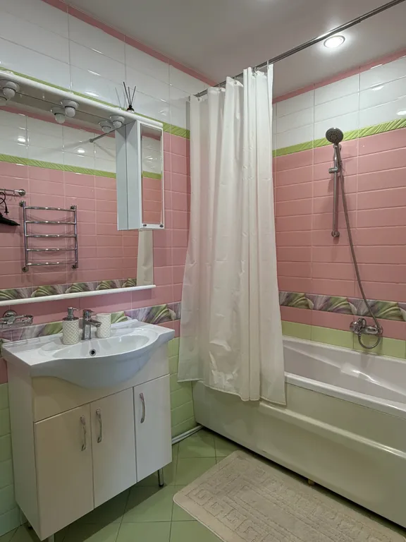 Двухкомнатная квартира с шикарным видом возле резиденции Президента