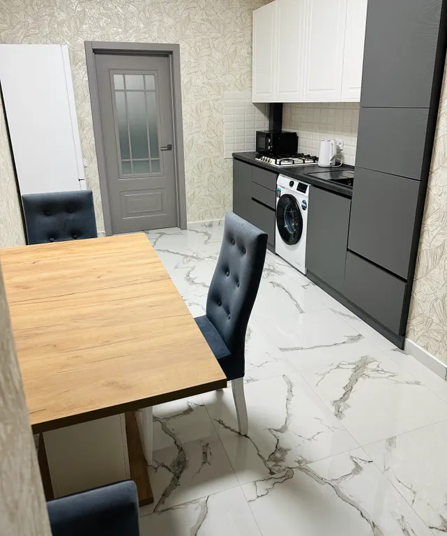 Уютная квартира в сосновом бору с видом на реку, лес и горы