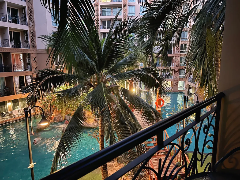 Большая евродвушка в Atlantis