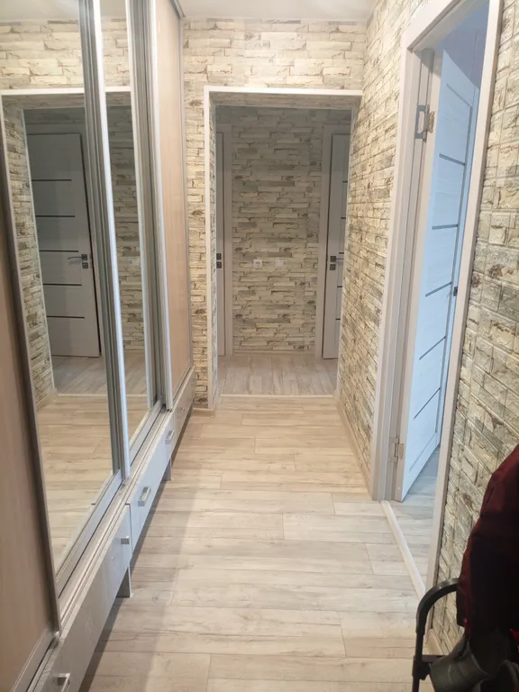 Квартира в спальном микрорайоне с парком для отдыха на Волге