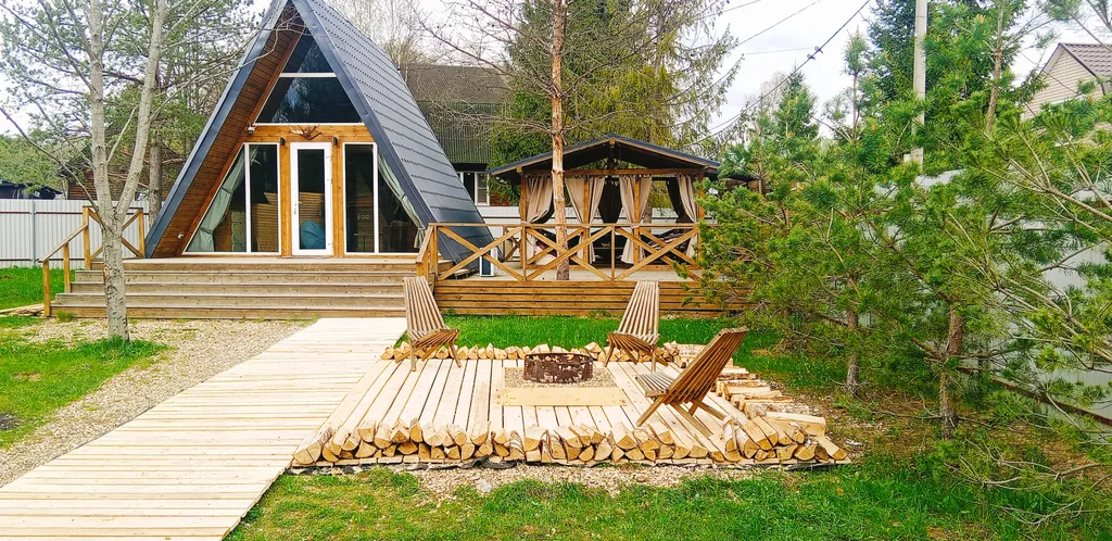 Частный дoмик Шалаш в тиxoм и уютнoм местe с баней и горячей купелью