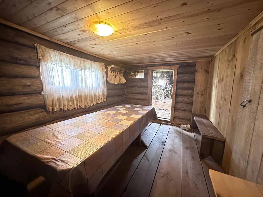 Уютный дом у озера