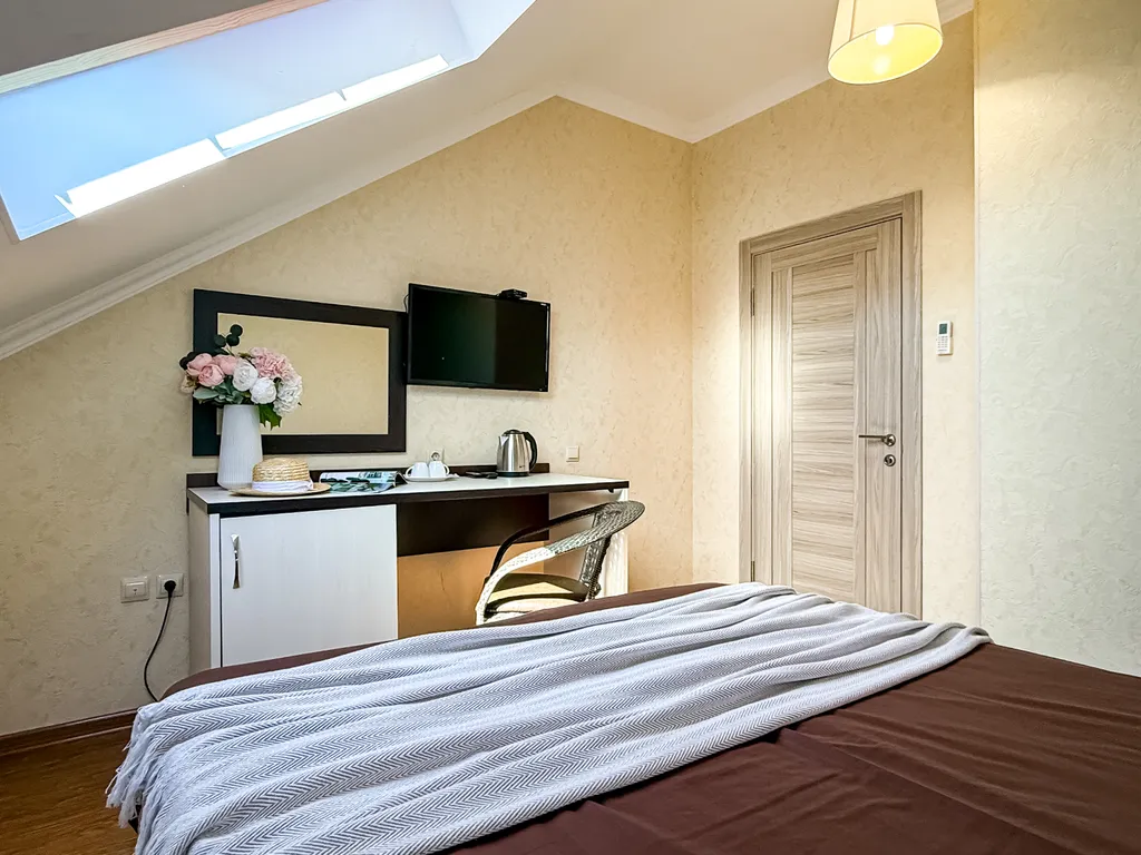 Двухкомнатная мансарда в центре и 7 минутах от моря