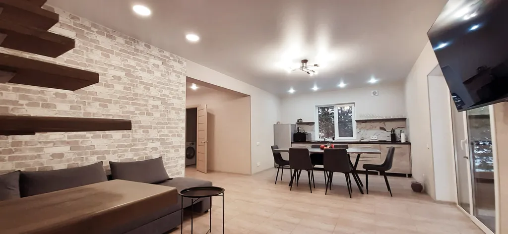 Большой загородный дом