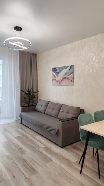 Уютная двухкомнатная квартира в новом жк на берегу озера