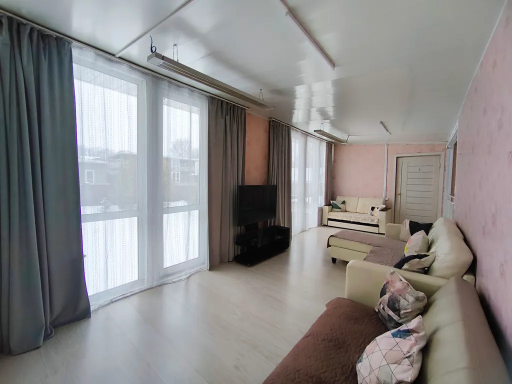 Комфортабельный 2-этажный дом с панорамным остеклением и русской баней