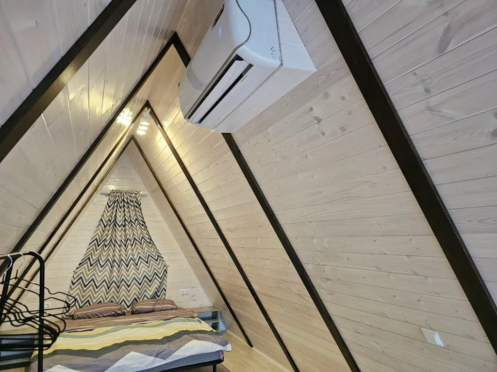 Шестиместный коттедж с изолированным участком 10 соток №2