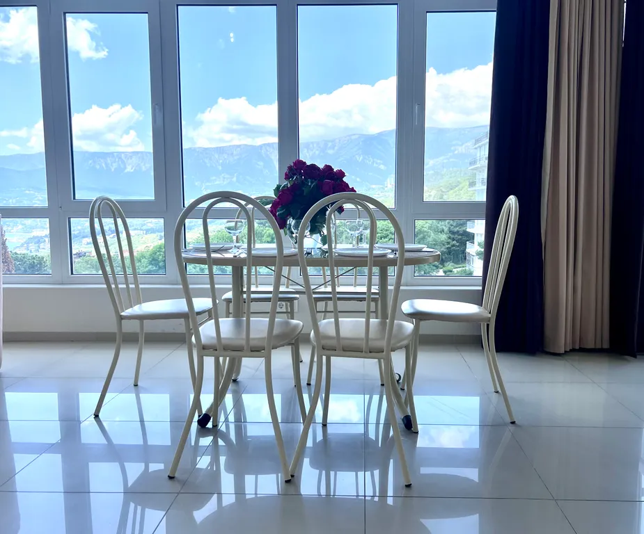 Панорамная квартира с видом на Ялту